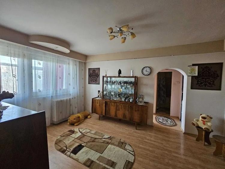 Apartament cu 2 camere semidecomandat în Tomis III