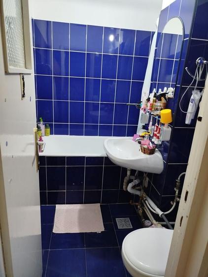 Apartament cu 3 camere decomandat în Piața Centrală