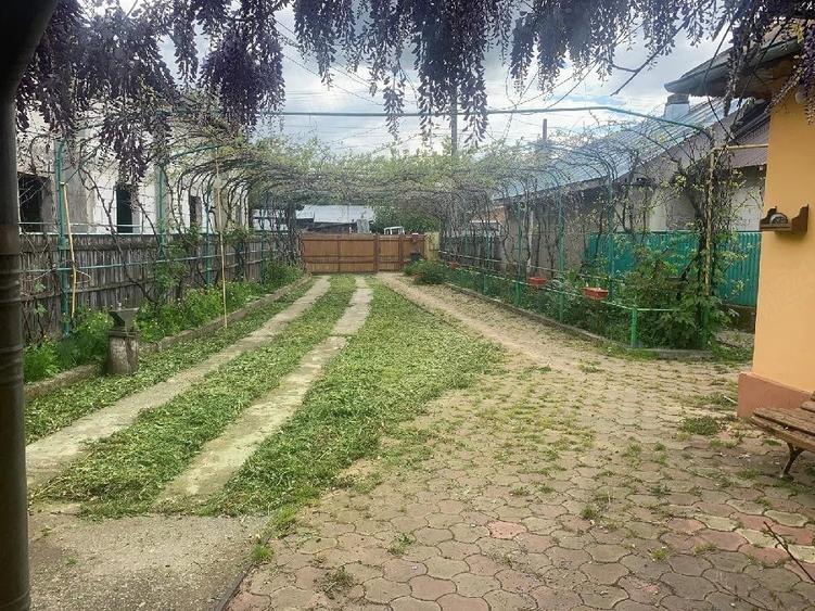 Casă cu 2 camere cu Teren 810 Mp în Central