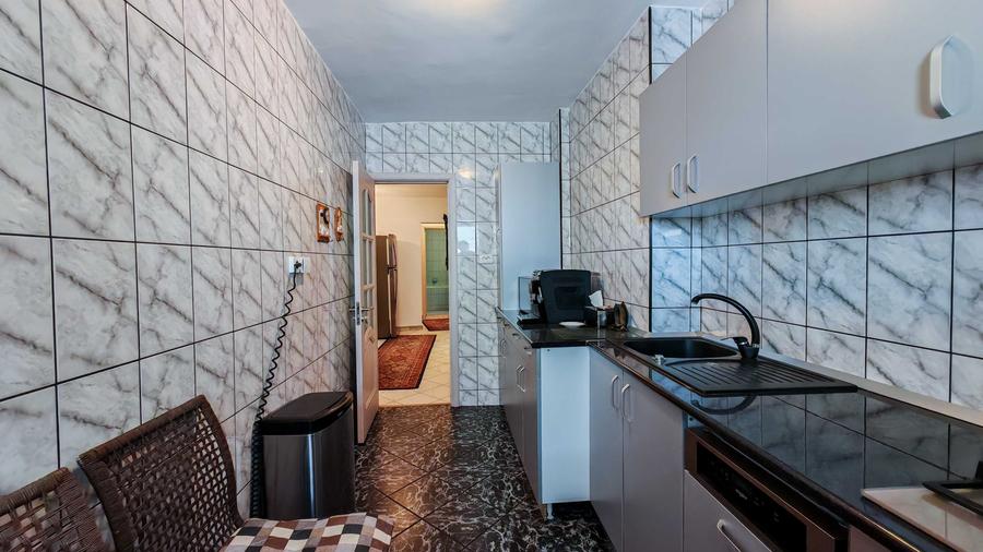 Apartament cu 3 camere decomandat în Baba Novac