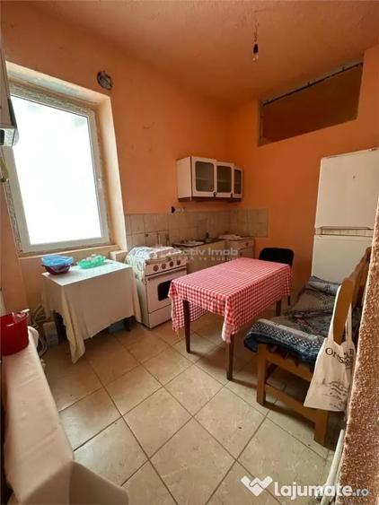 Casă cu 6 camere cu Teren 606 Mp în Central
