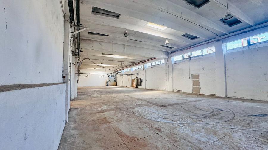 Spațiu industrial, de 856 mp, în Confecții
