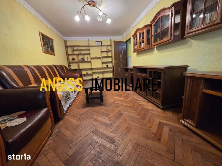 Apartament cu 3 camere decomandat în Babadag