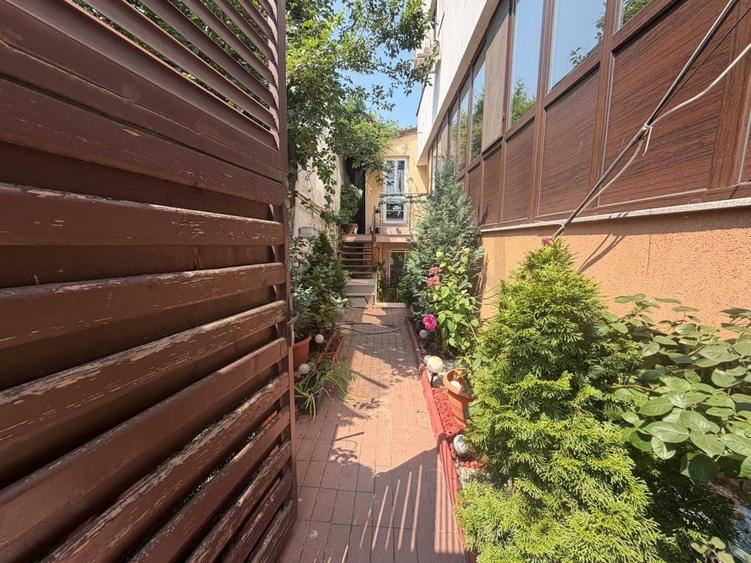 Apartament cu 3 camere decomandat în Bucureștii Noi — fotografia 3
