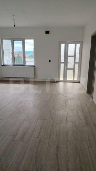 Casă individuală cu 8 camere cu Canalizare în Exterior Nord