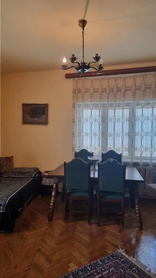 Casă cu 5 camere cu Canalizare în Central