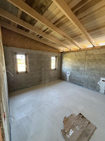 Casă cu 3 camere decomandat în Brășăuți