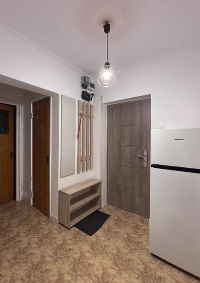 Apartament cu 2 camere decomandat, mobilat în Titan