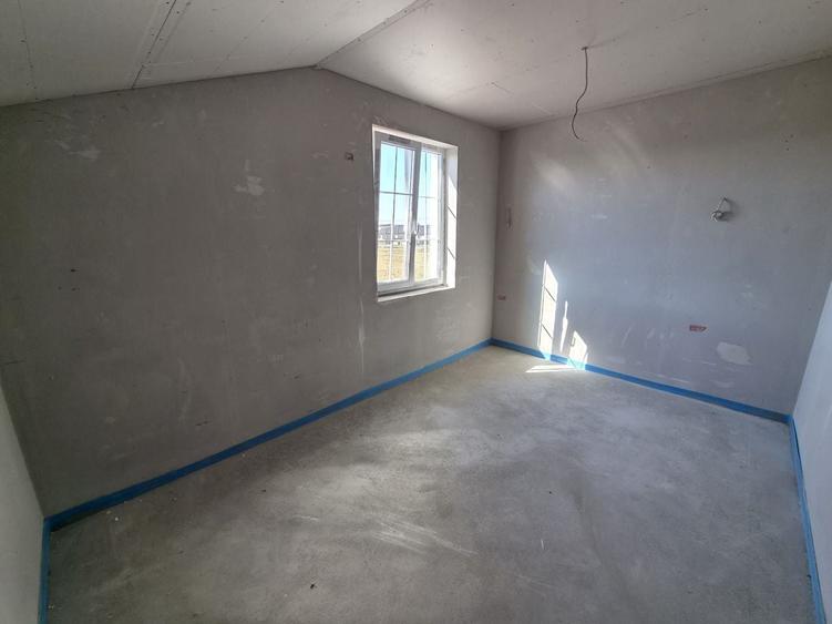 Duplex cu 4 camere cu Canalizare în Moșnița Nouă