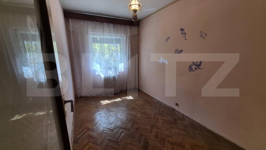 Apartament cu 4 camere semidecomandat, mobilat în Micro 17