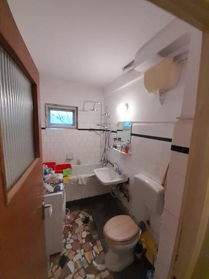 Apartament cu 4 camere decomandat în Pajura