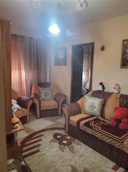 Apartament cu 3 camere nedecomandat în 9 Mai