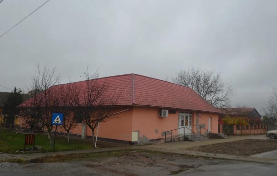 Casă individuală cu 4 camere cu Canalizare în Pădureni (Jebel)