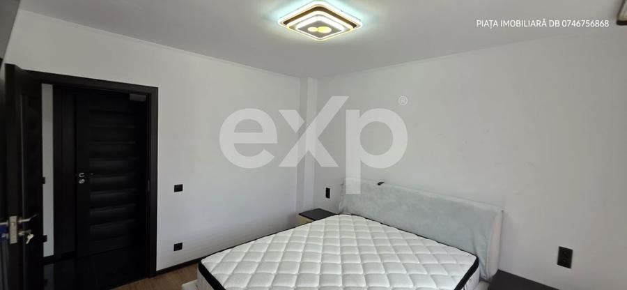 Apartament cu 3 camere semidecomandat, mobilat în Micro 9
