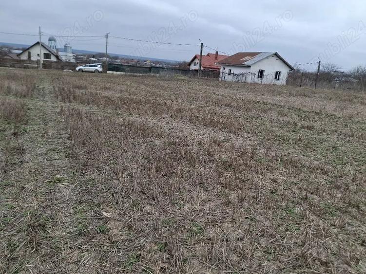 Teren de 2200 mp, în Gruiu