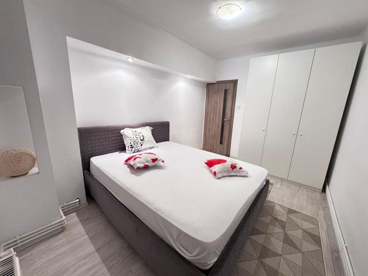 Apartament cu 2 camere decomandat în Casa de Cultură