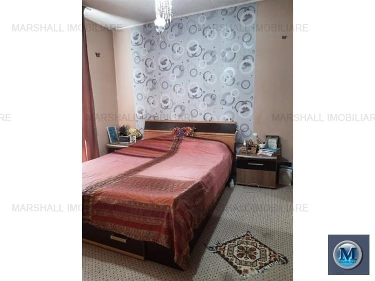 Apartament cu 3 camere semidecomandat în Cina