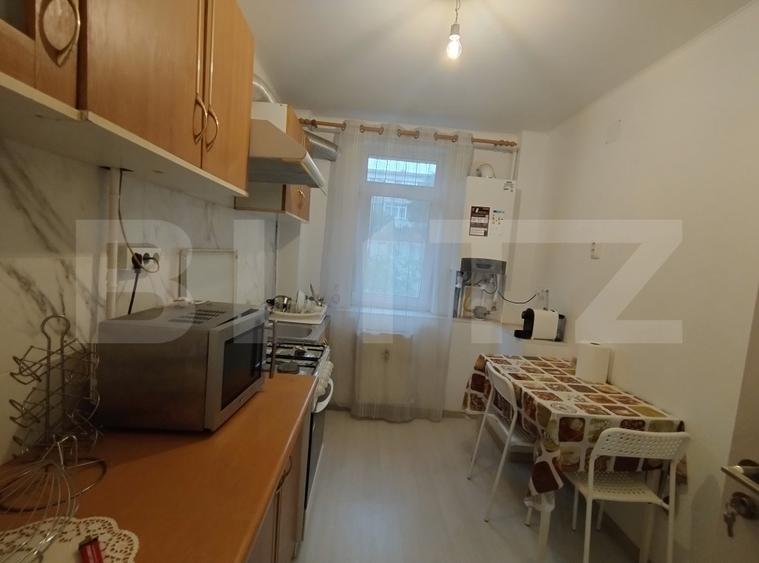 Apartament cu 2 camere semidecomandat, mobilat în Rovine