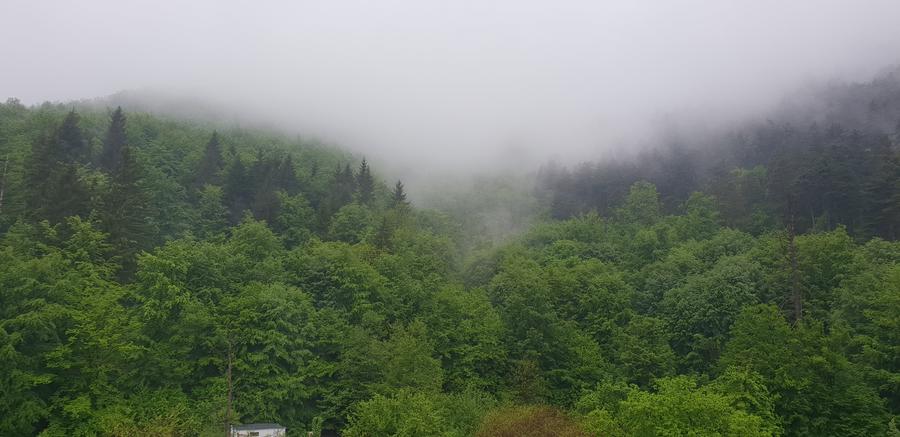Apartament cu 3 camere semidecomandat, mobilat în Răcădău