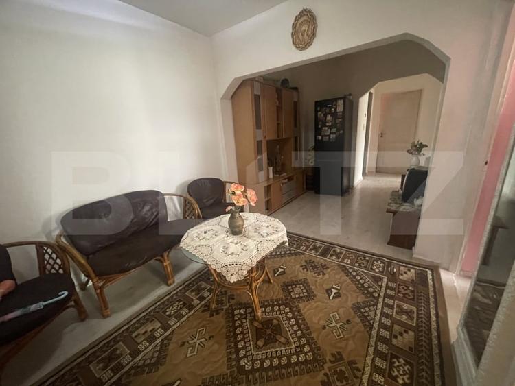 Apartament cu 3 camere decomandat, mobilat în Central