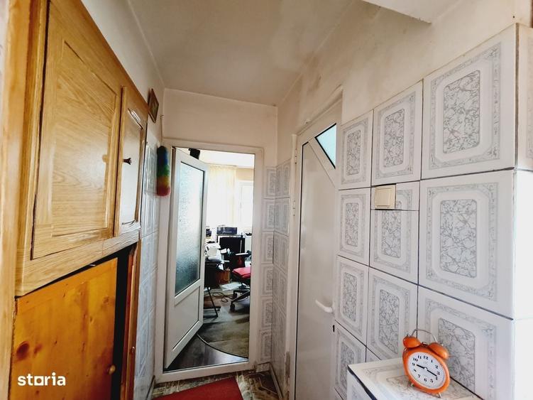Apartament cu 2 camere decomandat în Podu Roș