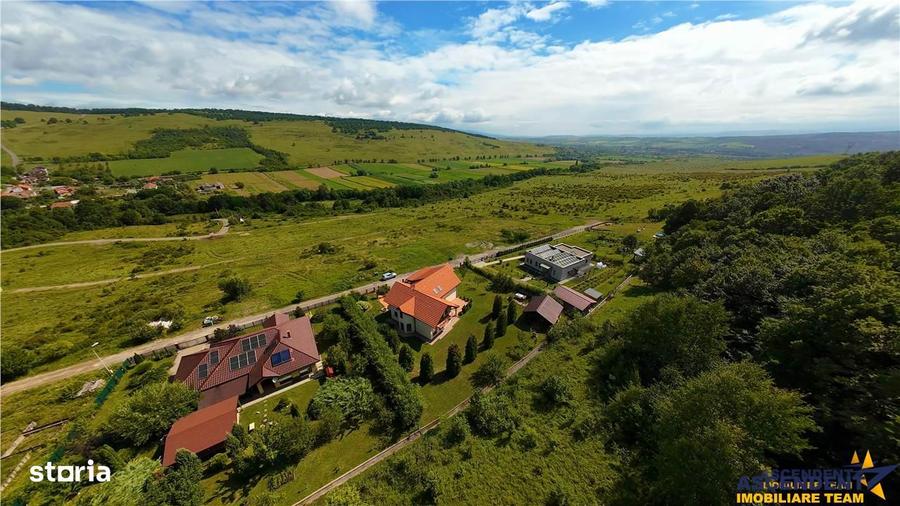 Casă cu 9 camere decomandat cu Teren 1750 Mp în Central