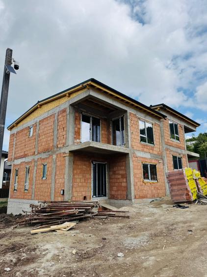 Duplex cu 4 camere cu Canalizare în Florești