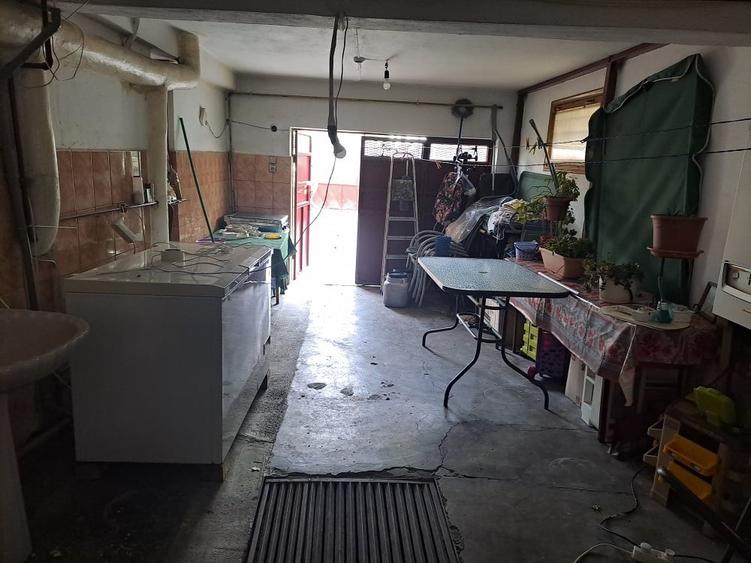 Casă individuală cu 6 camere cu Canalizare în Industriilor
