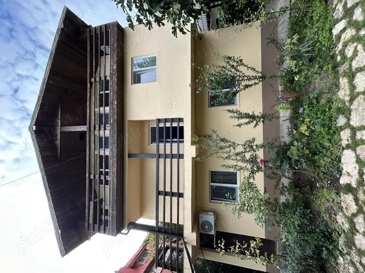 Casă cu 6 camere în Central