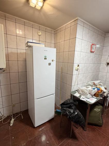 Apartament cu 3 camere semidecomandat, mobilat în Ghencea