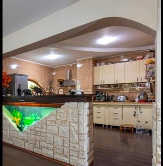 Casă individuală cu 11 camere cu Teren 500 Mp în Nord