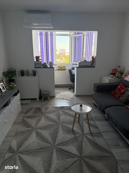 Apartament cu 3 camere semidecomandat în Mioriței