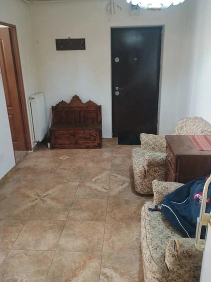 Garsonieră decomandată în Precista