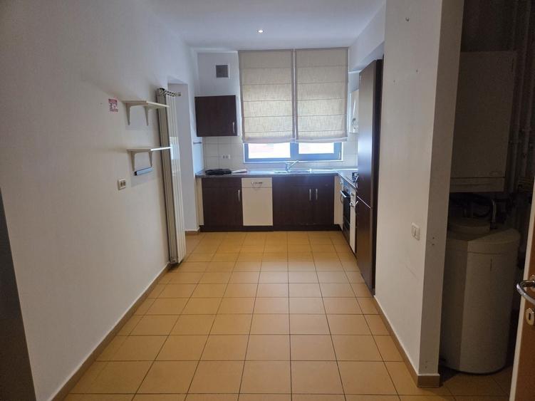 Apartament cu 4 camere decomandat, mobilat în Dorobanți