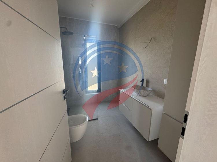 Casă cu 3 camere cu Canalizare în Cârcea