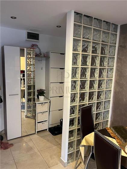 Apartament cu 4 camere decomandat în Dâmbovița