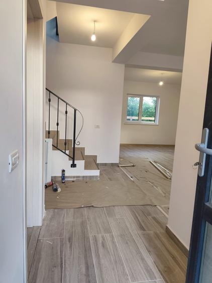 Casă individuală cu 4 camere cu Teren 345 Mp în Joița
