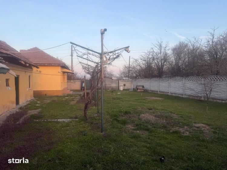 Casă cu 3 camere cu Teren 1090 Mp în Pielești