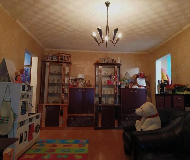 Apartament cu 3 camere semidecomandat în Central