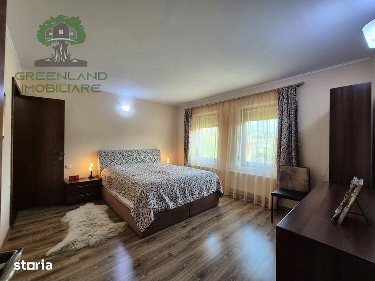 Casă cu 6 camere cu Teren 1100 Mp în Bucium