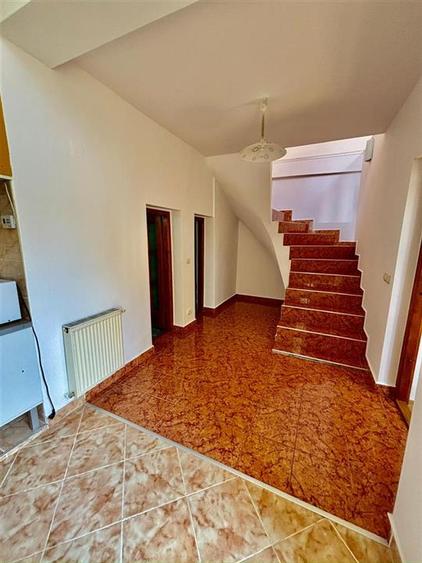 Casă individuală cu 5 camere cu Canalizare în Calea Dumbrăvii