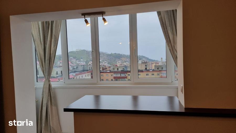 Apartament cu 3 camere decomandat, mobilat în Valea Cetății