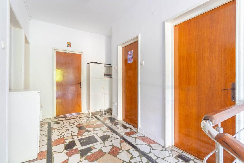 Casă individuală cu 7 camere cu Canalizare în Floreasca