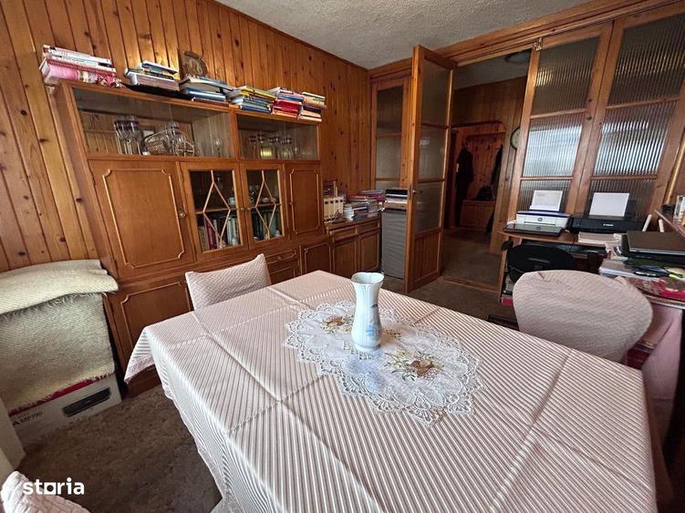 Apartament cu 4 camere decomandat în Central