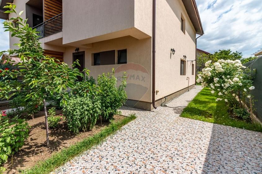 Duplex cu 5 camere cu Teren 227 Mp în Sud-Vest