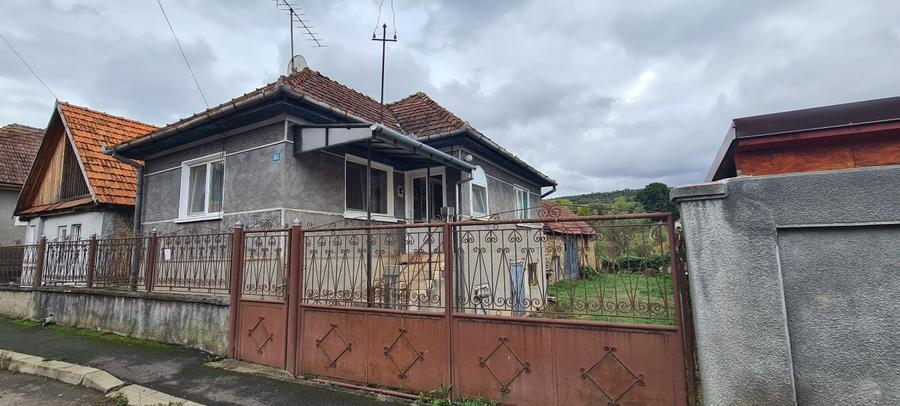 Casă individuală cu 3 camere cu Teren 1044 Mp în Sânpaul