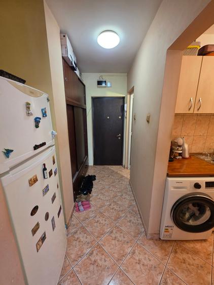 Garsonieră decomandată în Titan