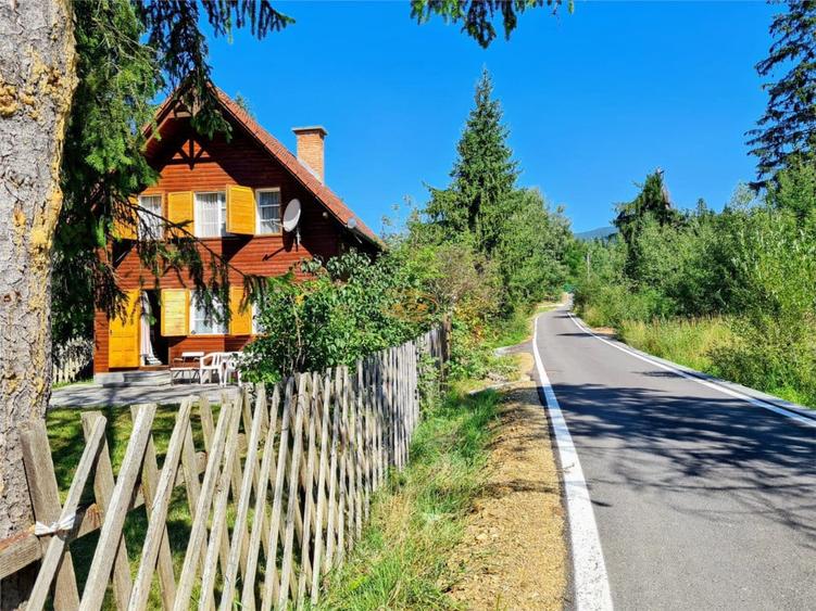 Casă cu 4 camere cu Teren 390 Mp în Izvoru Mureșului