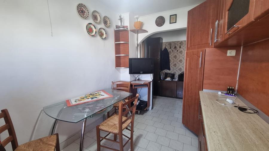 Apartament cu 2 camere decomandat în Micro 17