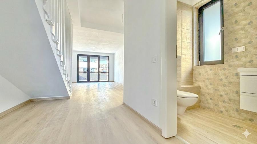 Duplex cu 3 camere cu Canalizare în Sânpetru